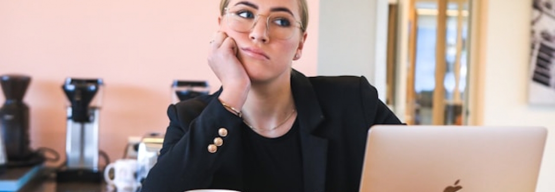 Szerződésszegés vagy önvédelem? Mérlegen a csendes felmondás