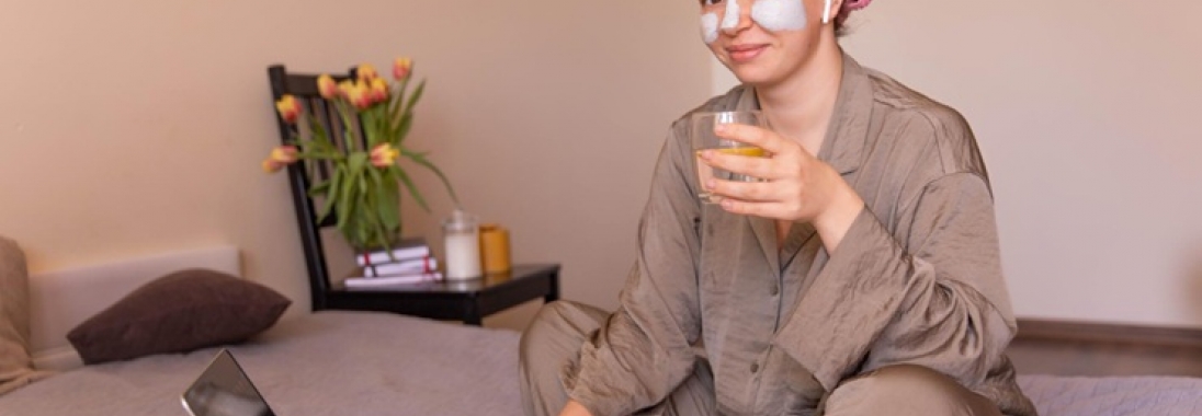 Dolgozol vagy szépülsz? – a Z generáció új trendje felborítja az irodai szabályokat